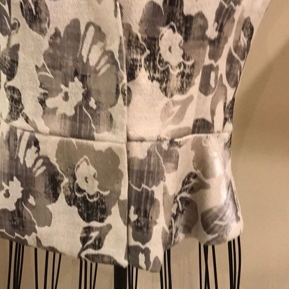 WORTH Grey & Silver Floral Print Sleeveless Top 8 - Picture 4 of 8